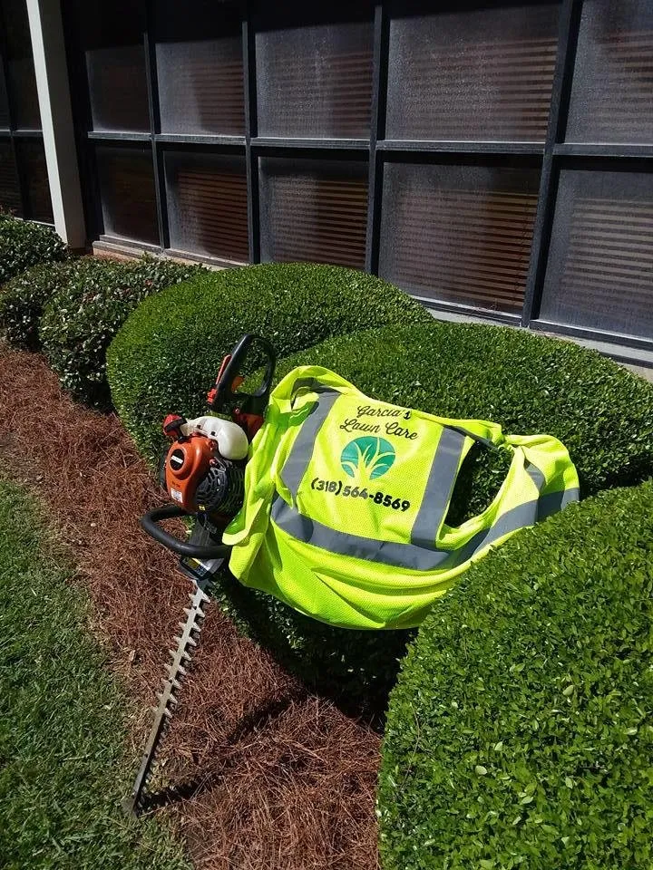 Affordable outdoor landscaping with custom design in Shreveport, LA by Garcia's Lawn Care