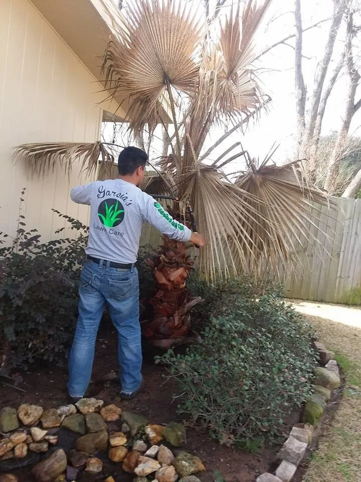 Custom yard cleanup service in Shreveport, LA - Garcia's Lawn Care