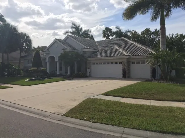 Trusted lawn care service experts serving tampa, FL - Garcia's Lawn Care