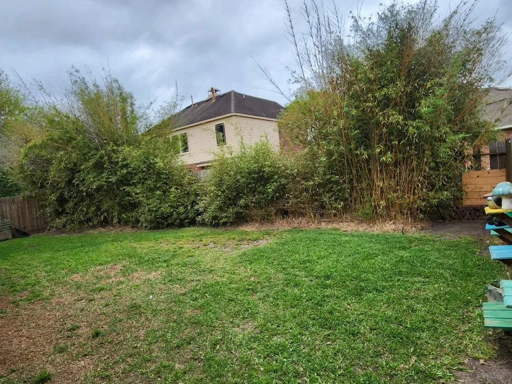 Local lawn mowing service for homes in Rosharon, TX by Garcia's Lawn Maintenance Services