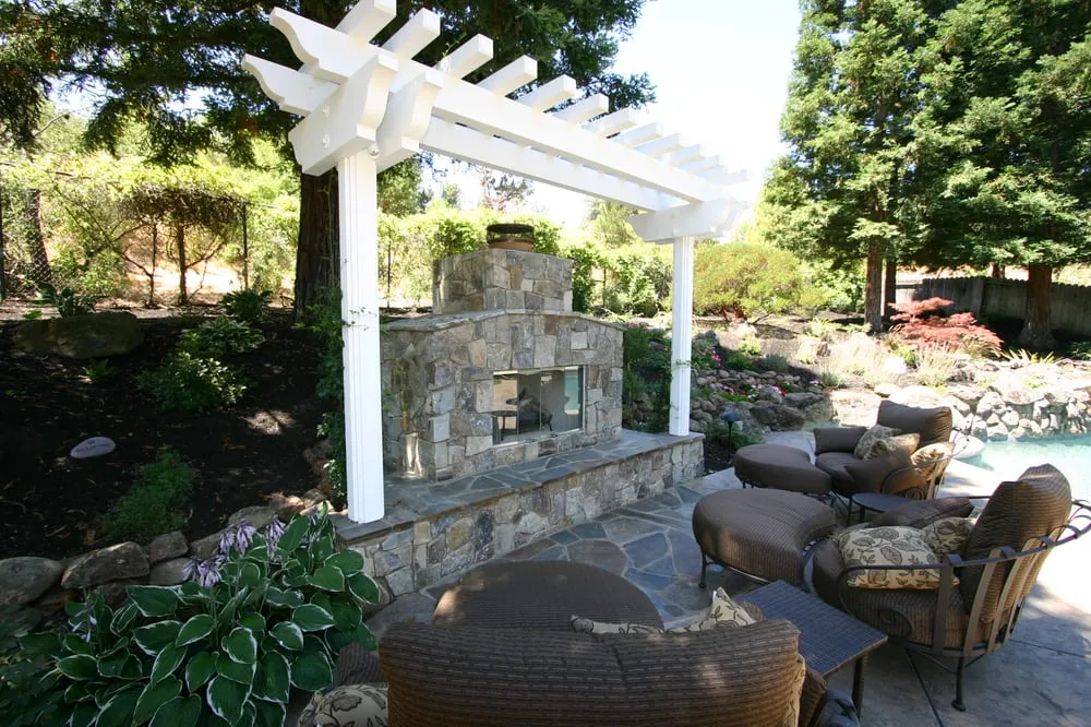 Custom lawn mowing service for homes across Concord, CA - Gardelle Construction & Landscape