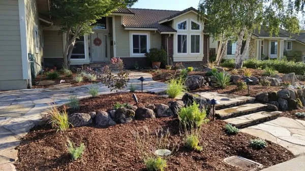 Gardelle Construction & Landscape Logo