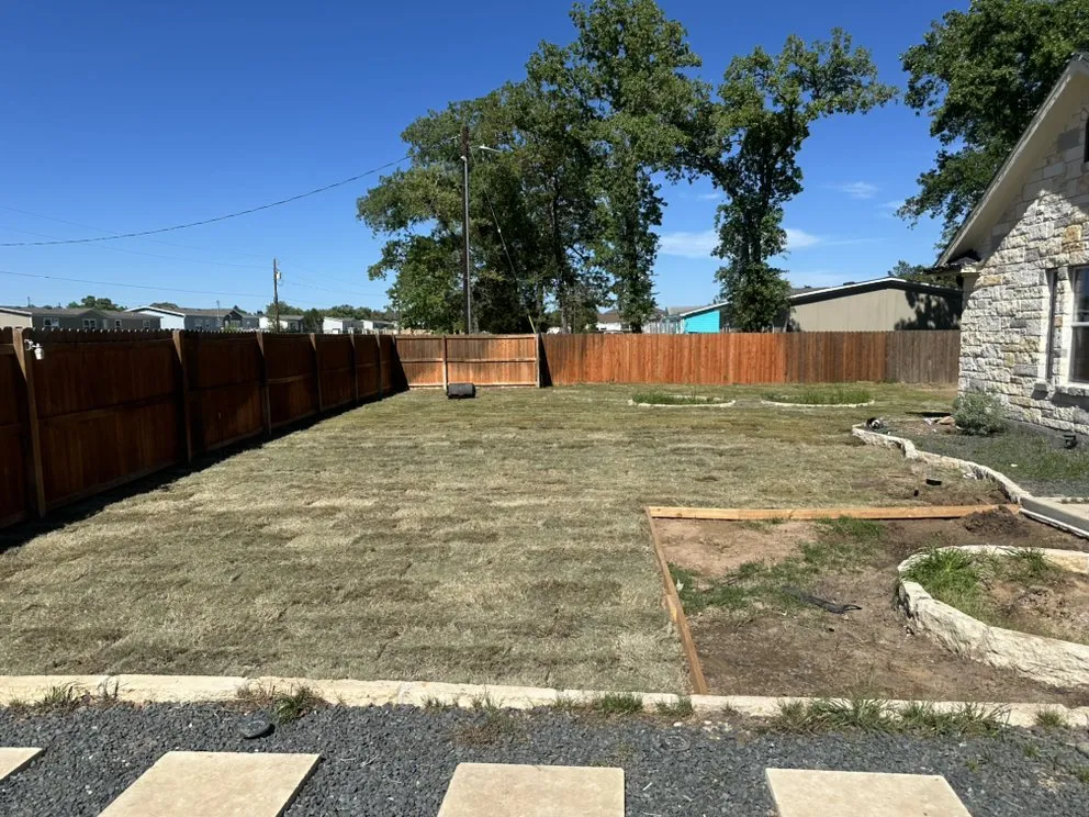 Professional lawn care service experts serving Elgin, TX - Garden & Landscaping Services