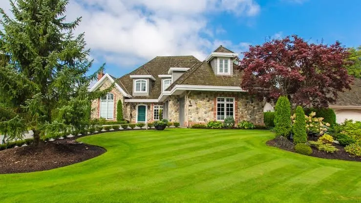 Local yard maintenance experts serving Philadelphia, PA - Garden And Lawn Care