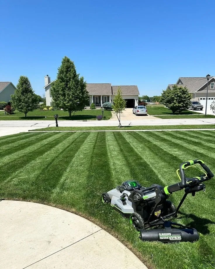 Top-rated lawn mowing service for homes in Philadelphia, PA by Garden And Lawn Care
