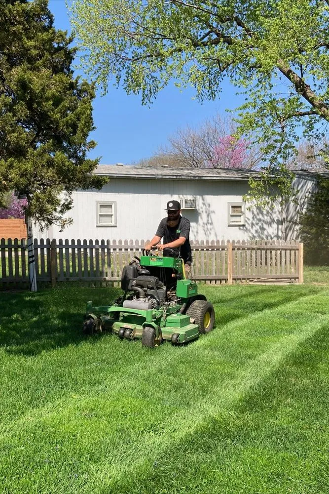 Expert lawn mowing service experts serving Philadelphia, PA - Garden And Lawn Care