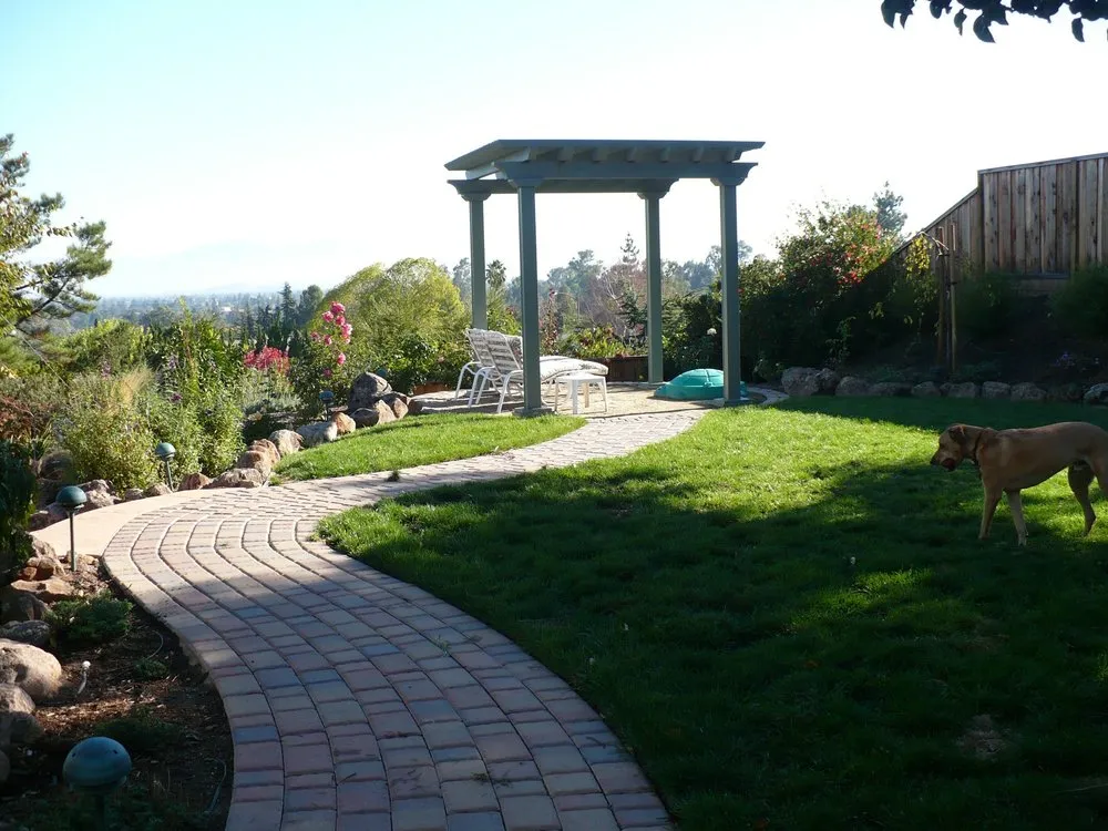 Affordable lawn mowing service in Redwood city, CA by Garden Design Service