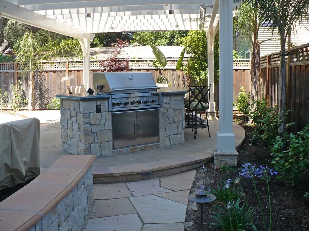 Affordable yard cleanup service with custom design in Redwood city, CA by Garden Design Service