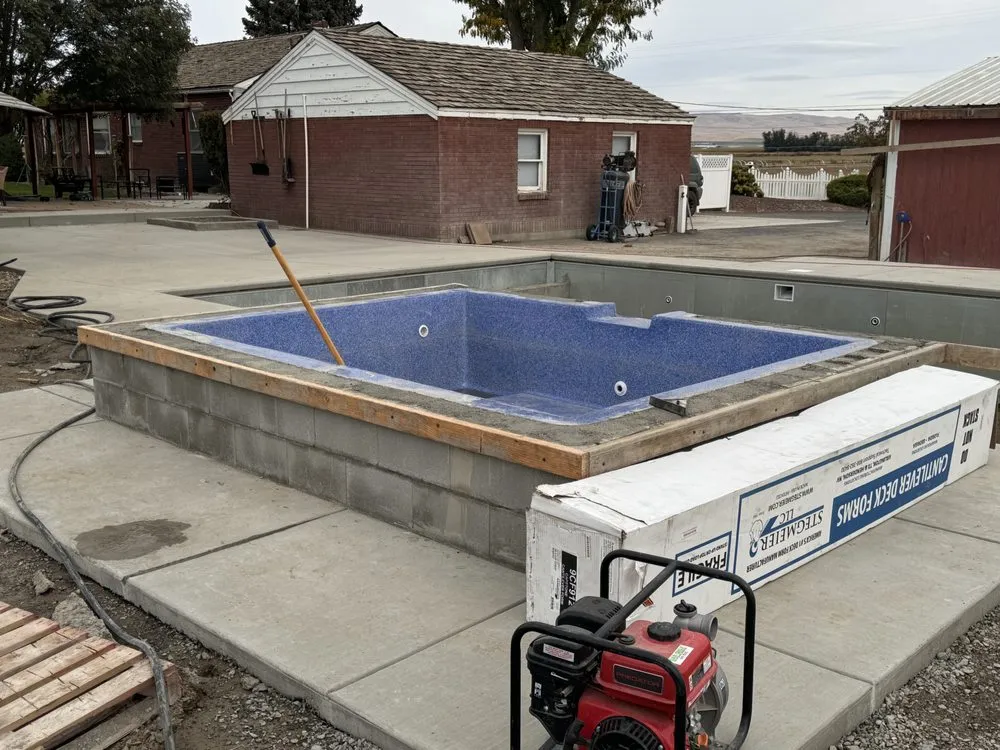 Expert lawn mowing service in Pasco, WA - Garden Geeks Landscaping & Swimming Pools