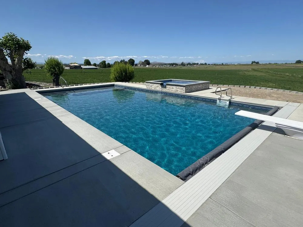 Custom lawn mowing service in Pasco, WA - Garden Geeks Landscaping & Swimming Pools