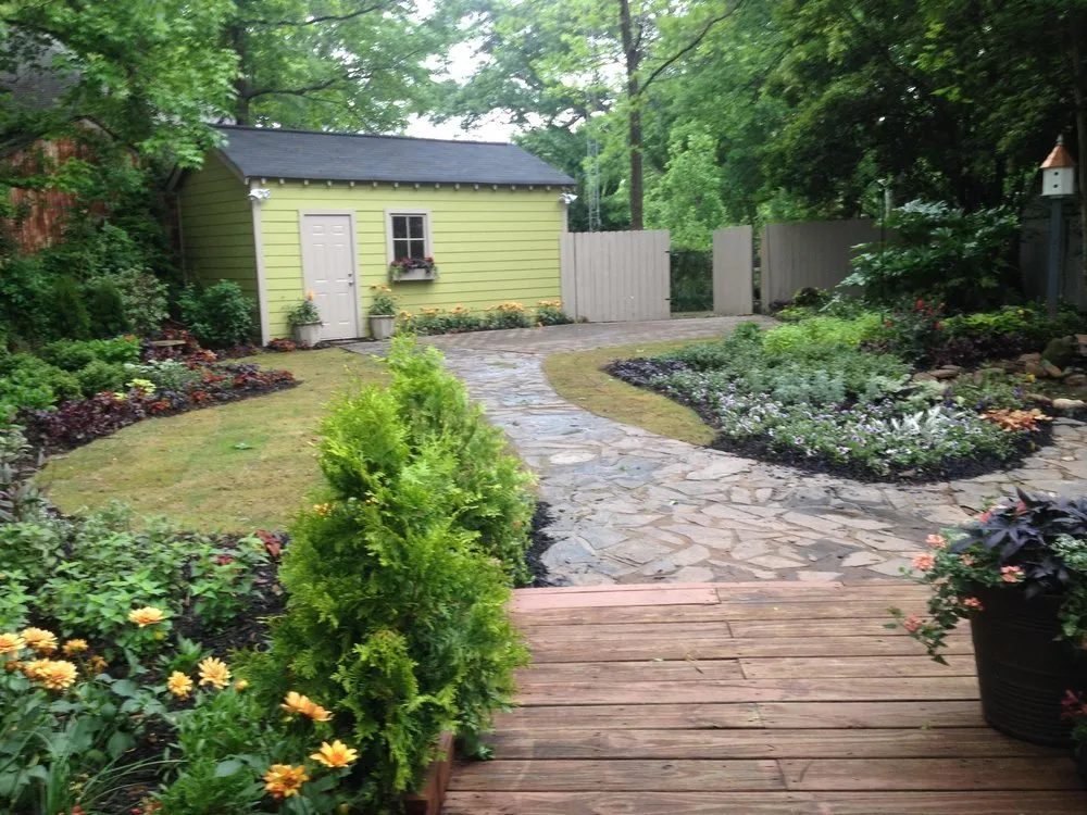 Top-rated yard maintenance in Knoxville, TN - Garden Guru Services