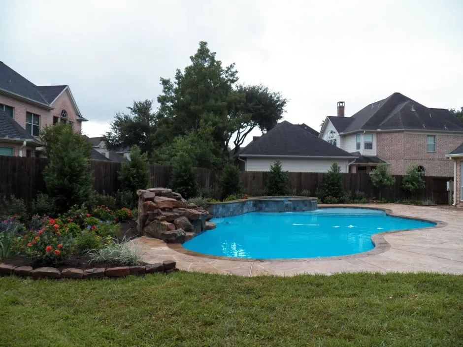 Custom outdoor landscaping for beautiful yards in Missouri City, TX by Garden Guy