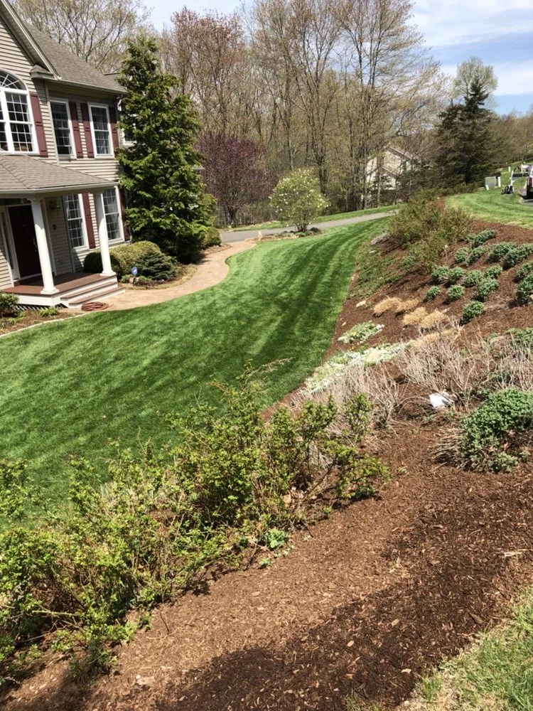 Reliable lawn care service experts serving East Lyme, CT - Garden Guys