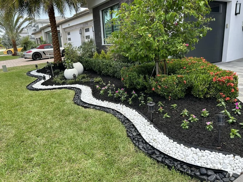 Trusted yard cleanup service for residential properties in Greenacres, FL by Garden King Maitenance