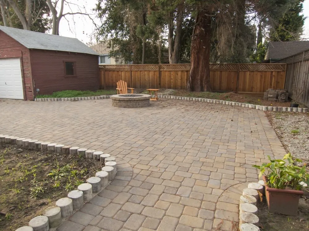 Custom lawn mowing service for beautiful yards in Oakland, CA by Garden Landscaping Service