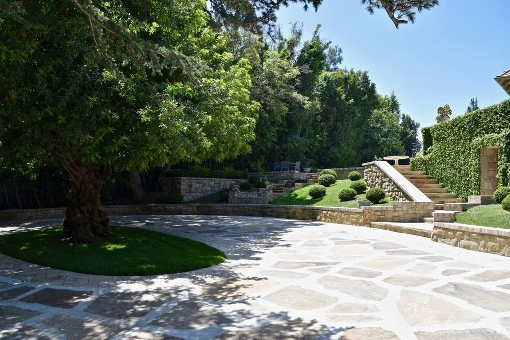 Affordable landscape design for year-round maintenance in Los Angeles, CA by Garden of Eva Landscape Design Group