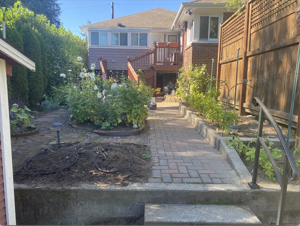 Expert yard cleanup service in Lake Forest Park, WA - Garden Of Weedin'