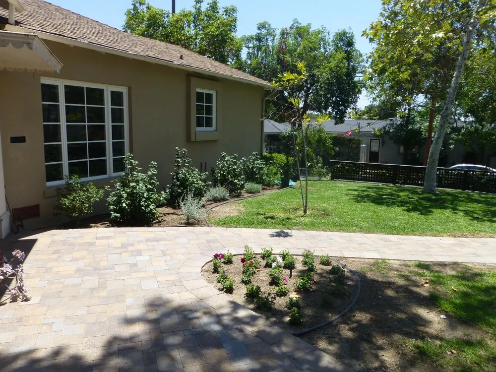 Local lawn mowing service in Sun Valley, CA by Garden Service