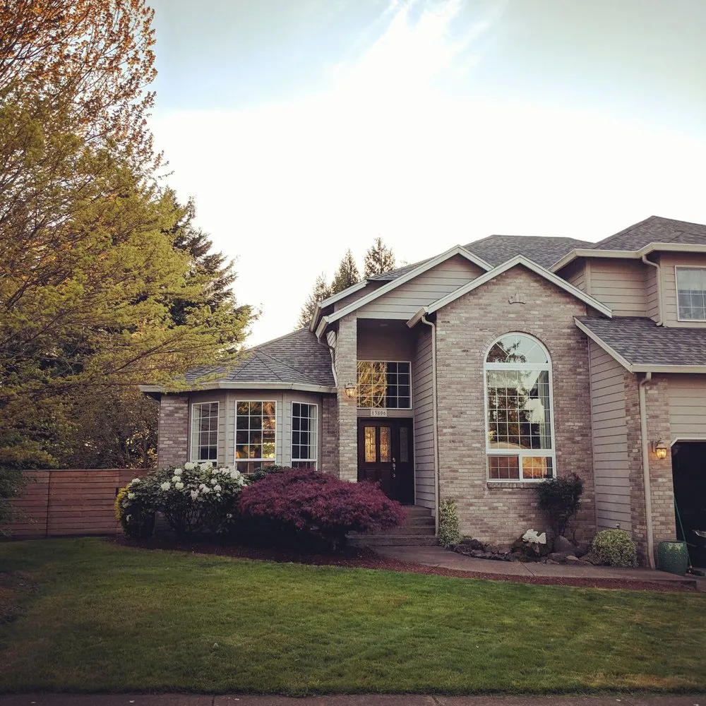 Custom garden landscaping in Lake Oswego, OR by Garden Solutions