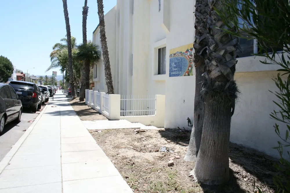 Custom yard maintenance for homes in Santa Monica, CA by Garden Works Landscaping