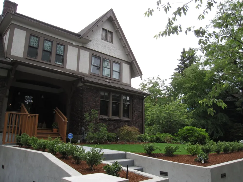 Reliable yard cleanup service experts serving Seattle, WA - Gardener's Choice Landscaping