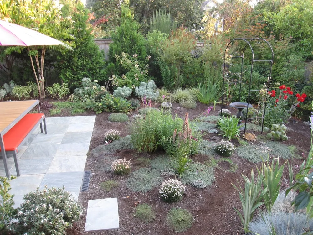Custom residential landscaping experts serving Seattle, WA - Gardener's Choice Landscaping