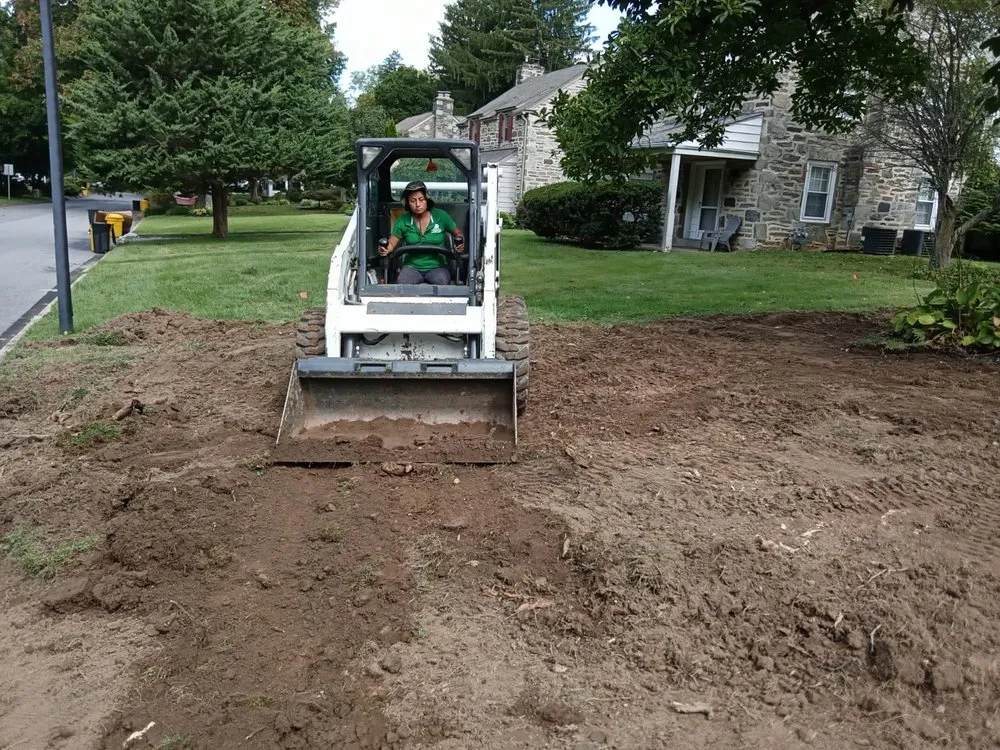 Professional yard cleanup service for homes in Collingdale, PA by Gardenia Landscaping