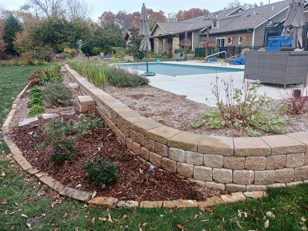 Local residential landscaping experts serving Lawrence, KS - Gardening Made Easy