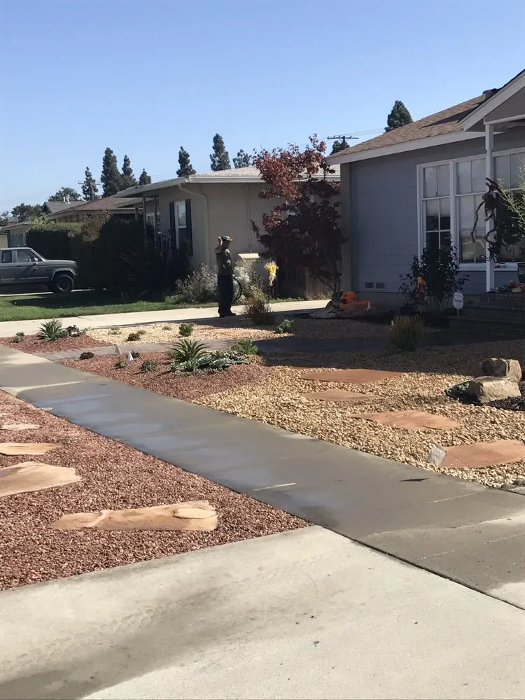 Custom yard cleanup service for residential properties across Los Angeles, CA - Gardening Services Ramos