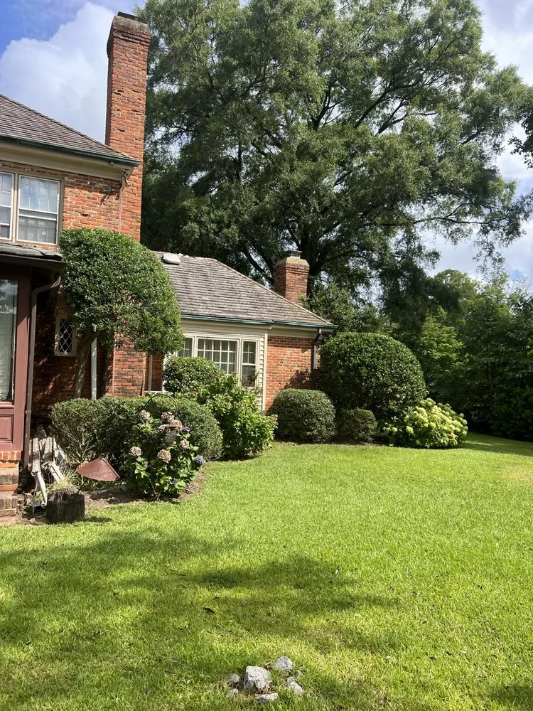 Reliable lawn mowing service experts serving Norfolk, VA - Gardens by Oz