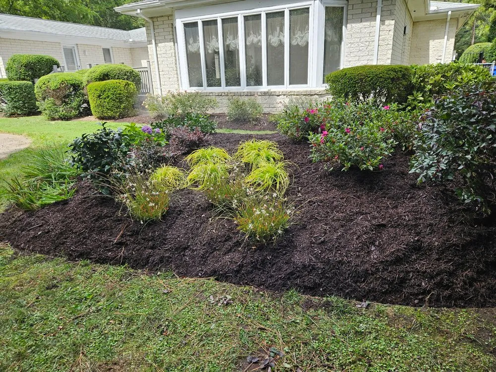 Professional yard maintenance for residential properties in Norfolk, VA by Gardens by Oz