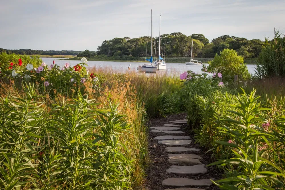 Affordable landscape design in Southampton, NY - Gardens by Romi