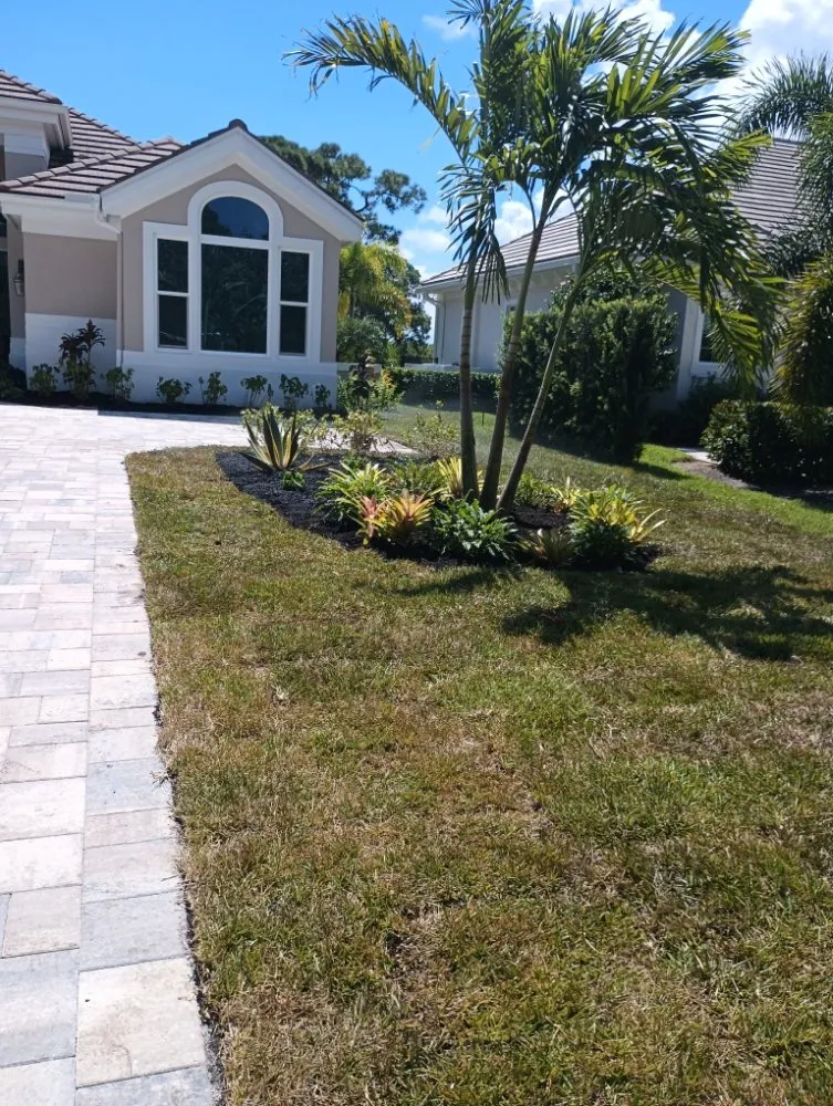 Local lawn care service in Stuart, FL by Gardens Innovation