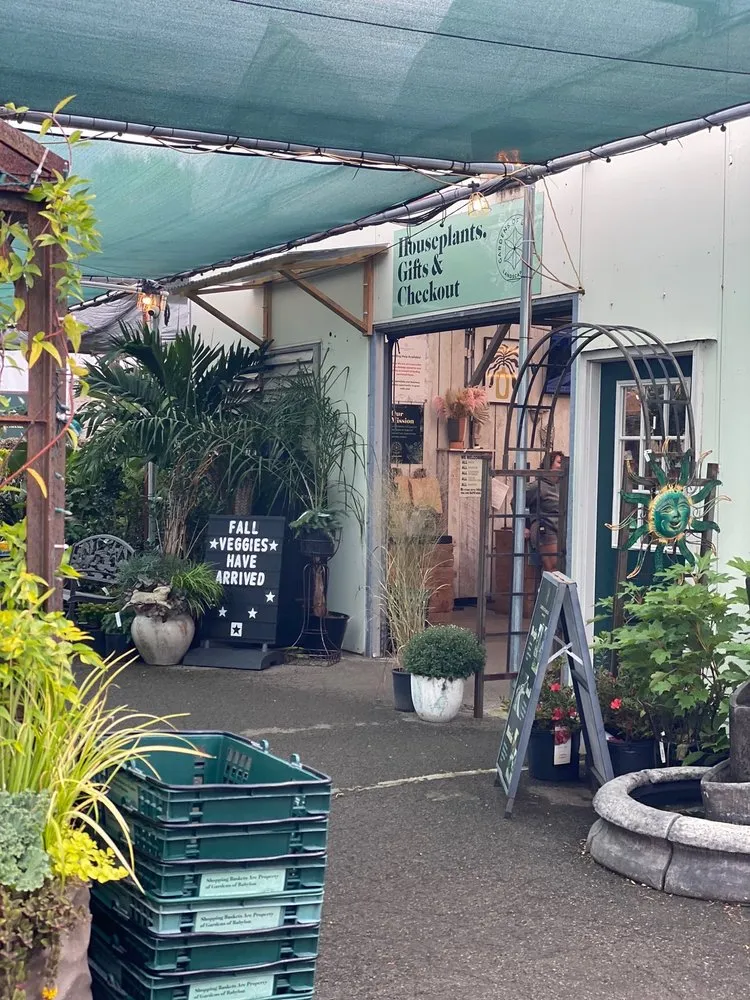 Custom garden landscaping in Nashville, TN by Gardens of Babylon Landscapes