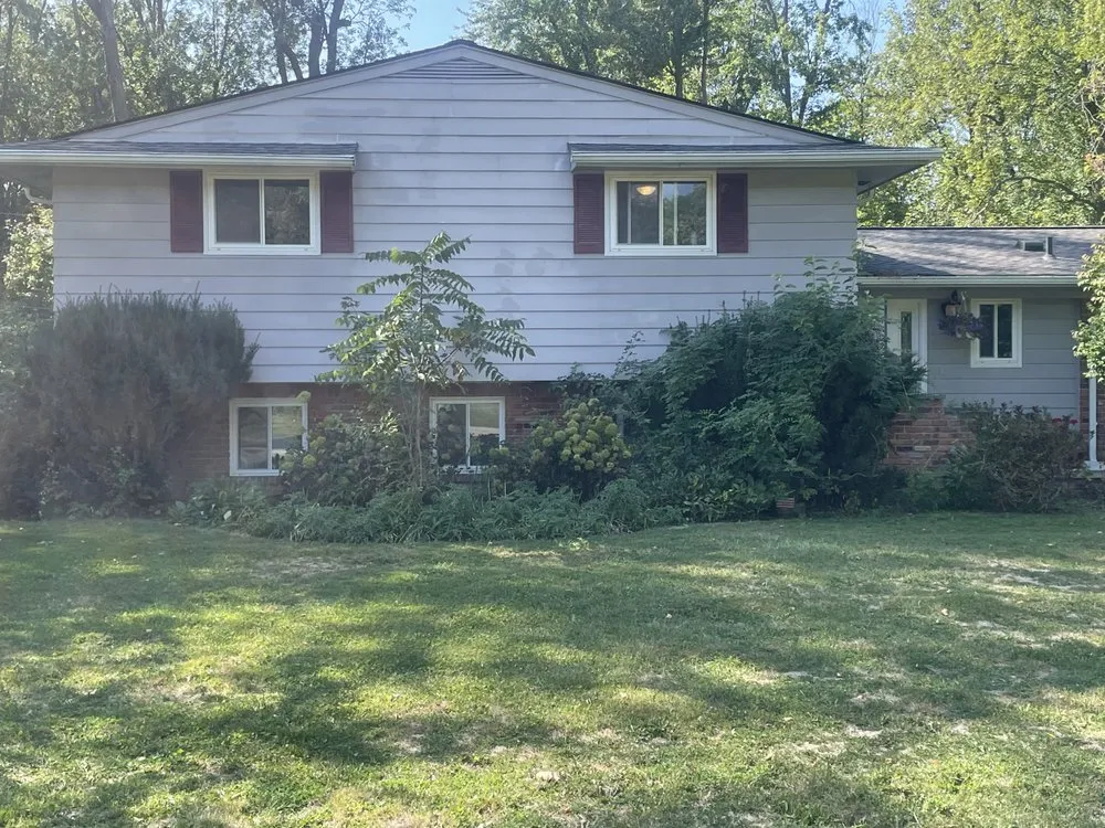 Top-rated lawn mowing service in Pontiac, MI by Gardens of England