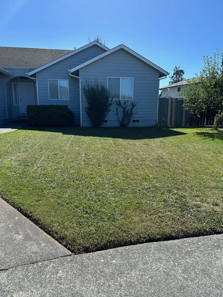 Expert lawn mowing service experts serving Fortuna, CA - Gardens Salgado