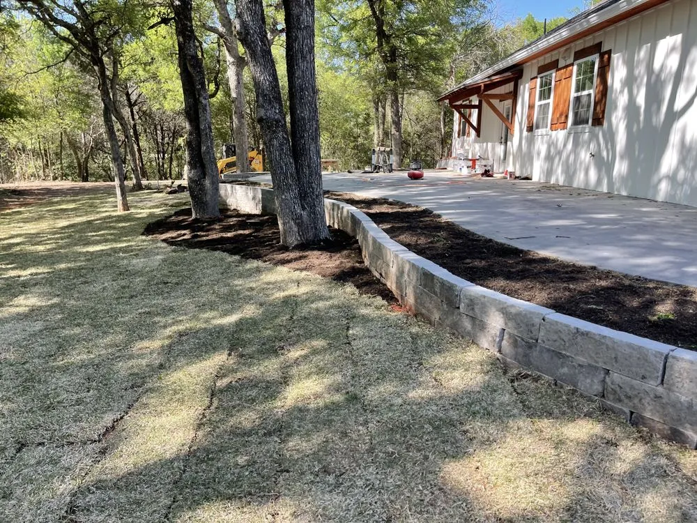 Expert yard maintenance in Elm Mott, TX by Gardens Unlimited