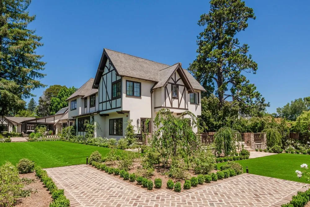 Reliable yard cleanup service experts serving San Mateo, CA - GardenScapes