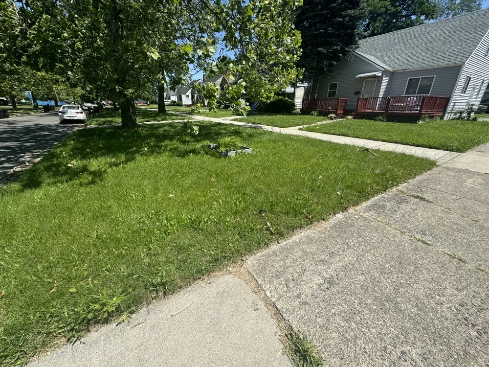 Top-rated lawn care service experts serving Detroit, MI - Gardner Lawn Care