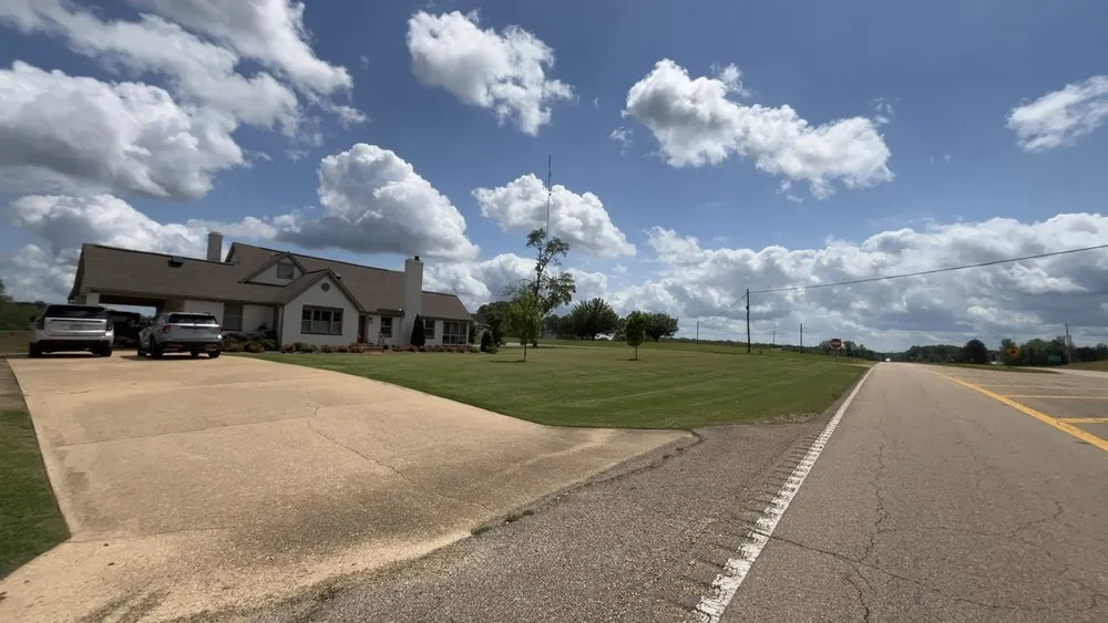 Professional yard cleanup service in New Albany, MS - Gardner Lawncare