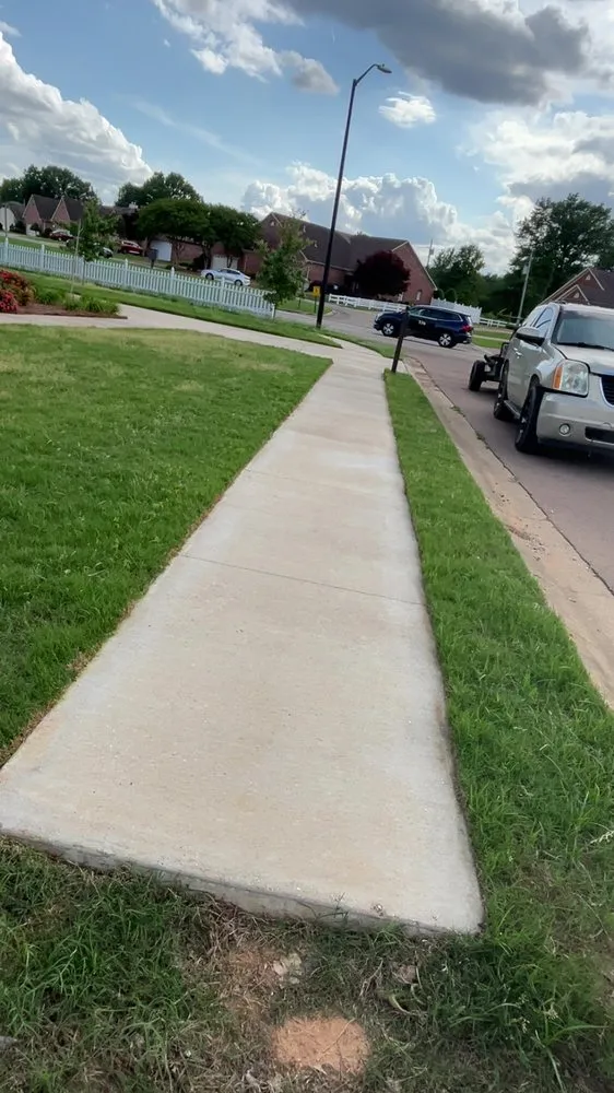 Professional residential landscaping in New Albany, MS by Gardner Lawncare