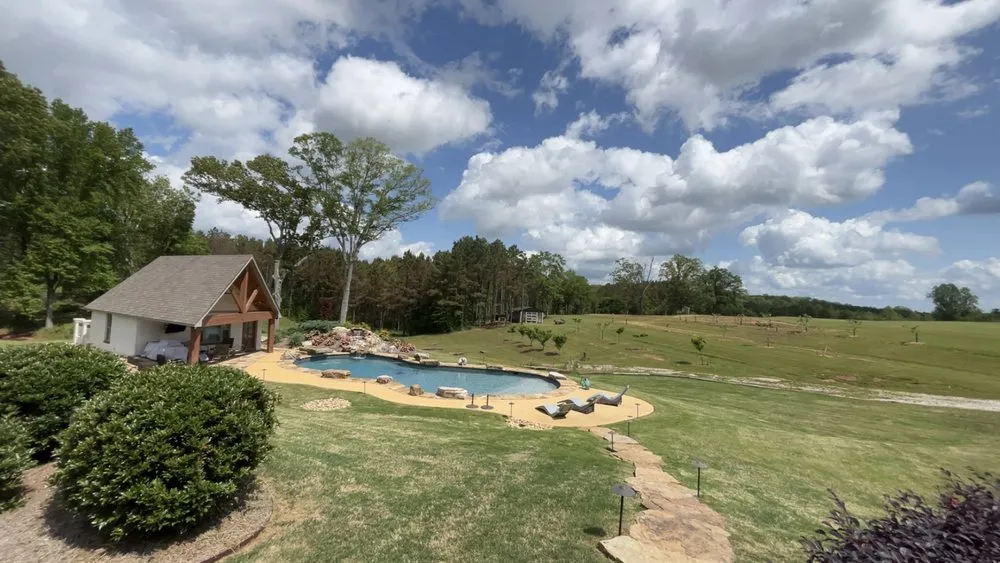 Custom garden landscaping experts serving New Albany, MS - Gardner Lawncare