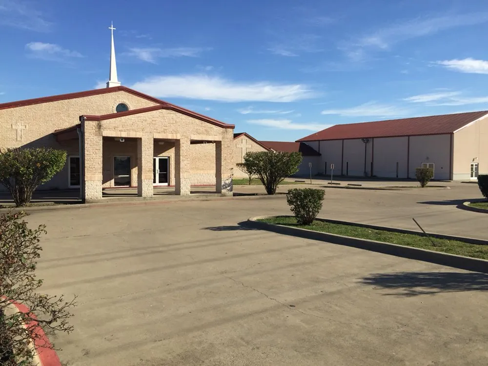 Top-rated outdoor landscaping experts serving Fort Worth, TX - Gardner's Touch Lawn Care