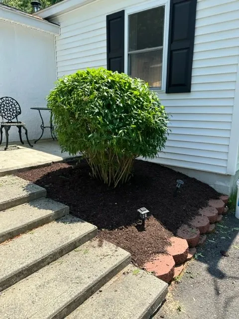 Expert yard maintenance in Cumberland, RI - Garduno Landscaping