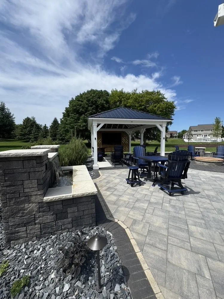 Professional outdoor landscaping experts serving Oconomowoc, WI - Garity Acres