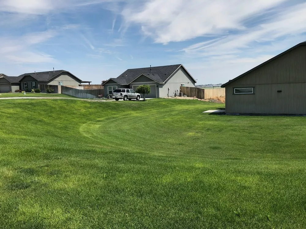 Professional lawn mowing service experts serving Pasco, WA - Garlar Landscaping & Maintenance