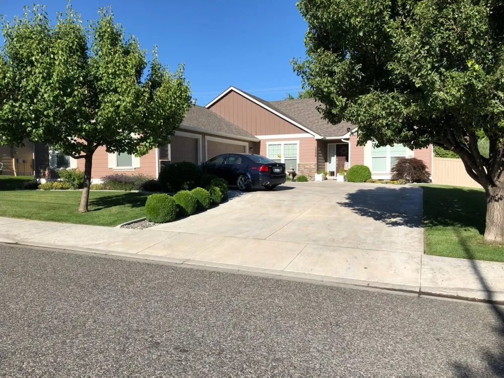 Local yard maintenance in Pasco, WA by Garlar Landscaping & Maintenance