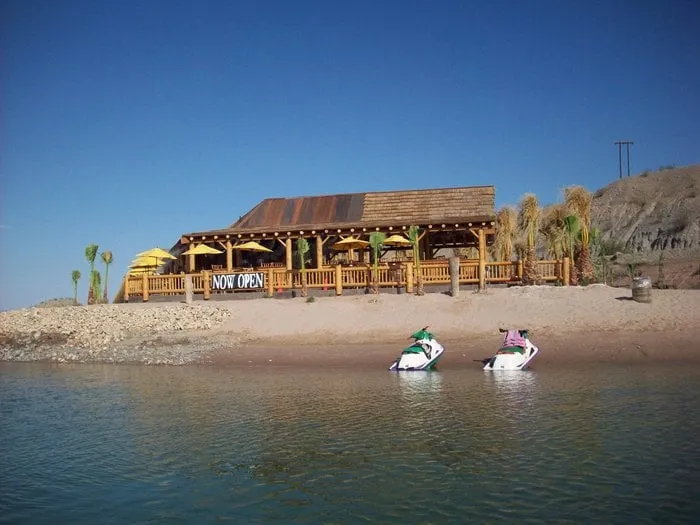 Top-rated residential landscaping for year-round maintenance in Santa Ana, CA by Garlíf Landscaping & tree service