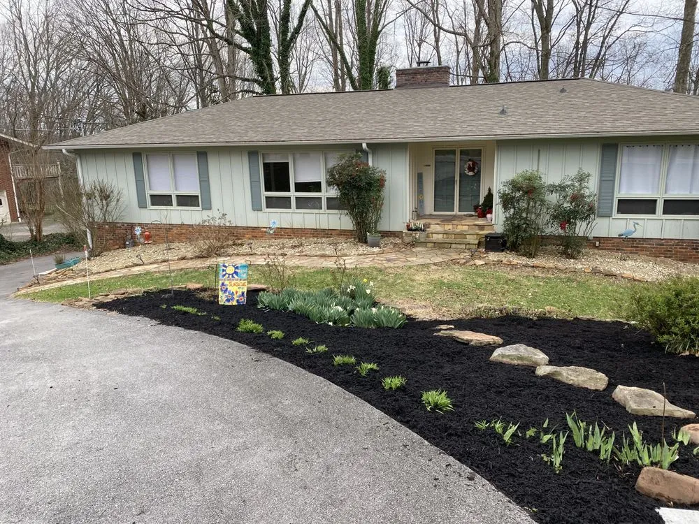 Expert yard cleanup service for beautiful yards in Oak Ridge, TN by Garner’s landscape