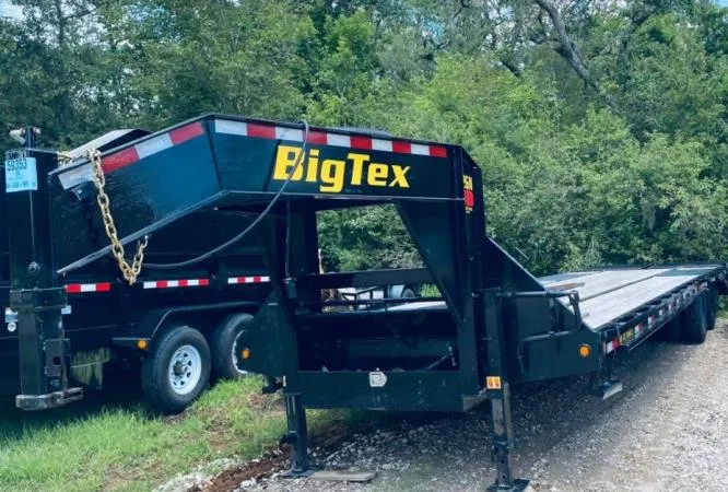 Custom yard cleanup service for year-round maintenance in Brazoria, TX by Garnett Marine & Landscape